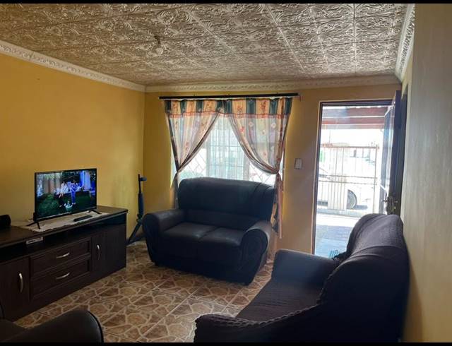 5 BEDROOM HOUSE FOR SALE IN PHILIPPI EAST